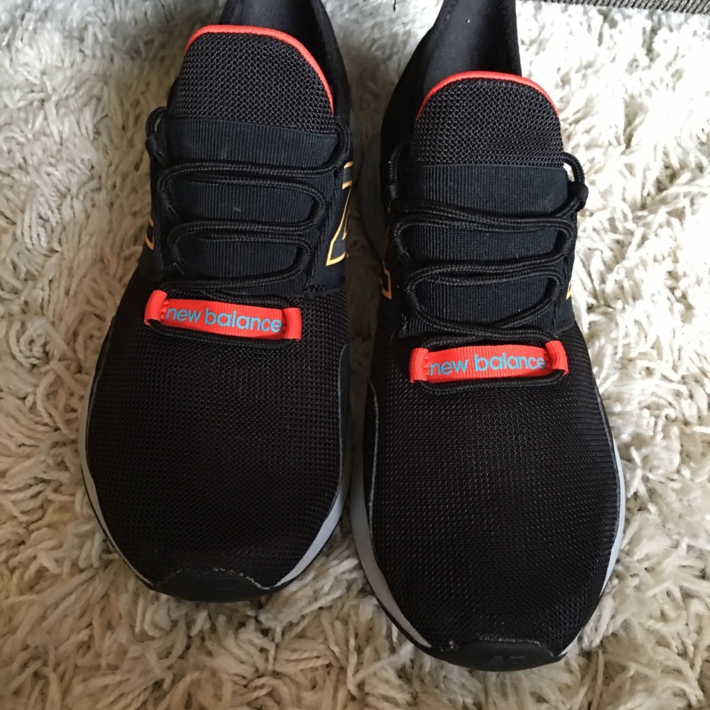 Men New Balance Roav black size 11.5